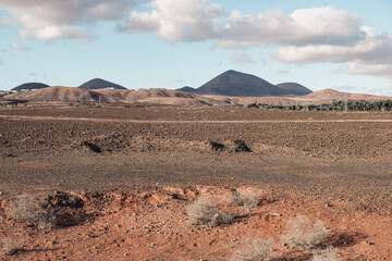 Fototapeta na wymiar Empty lands overlooking a volcano in Lanzarote, Canary islands