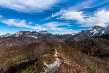360 degree view from the top of Giaideit mountain. Mountains partly snow-capped and covered by mountain pines. Winter shot.
