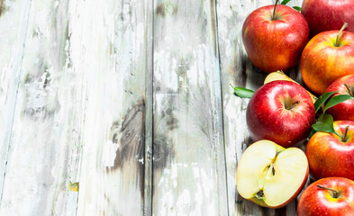 Red apples and Apple slices.