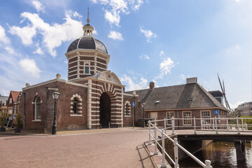 Fototapeta na wymiar Morspoort city gate in the city of Leiden, built in the year 1669.