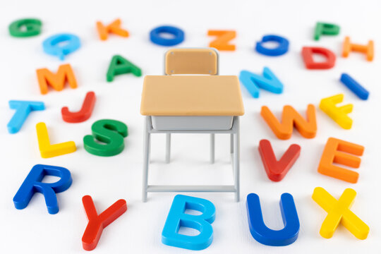玩具の勉強机とアルファベット.英語の勉強イメージ
