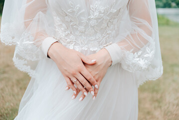 hands of bride
