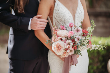 Obraz na płótnie Canvas Peach and pink palette bridal bouquet