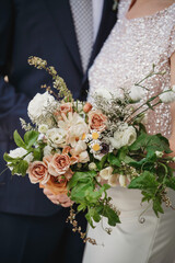 Neutral palette bridal bouquet for Bricks lovers