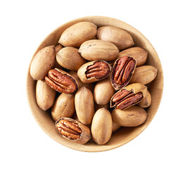 Obraz premium Pecan in wooden bowl isolated on white background.