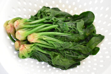 茹でたちぢみほうれん草