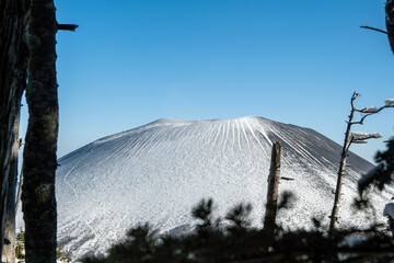 外輪山からの冠雪した浅間山