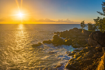 Fototapeta na wymiar A setting sun viewed from Pointe Ste Marie on Praslin island in Seychelles