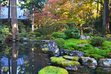 錦秋の京都市大原 三千院庭園