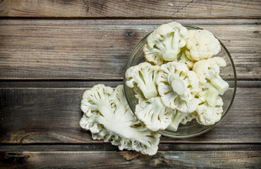 Cauliflower in a glass bowl.