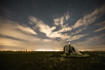 Starry nightover the statue in the countryside - 561217436