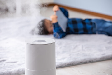 冬の乾燥した部屋　イメージ © 健二 中村