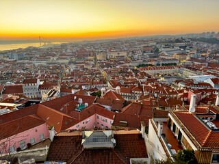 Fototapeta na wymiar Lissabon von oben (Portugal)