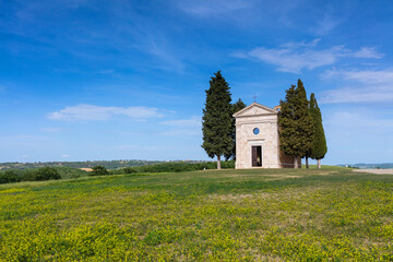 Fototapeta na wymiar Tuscany landscape with a little chapel of Madonna di Vitaleta, Italy