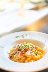 クリームソースとベーコンのパスタ