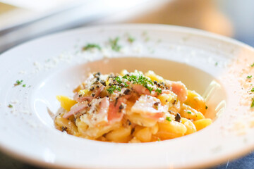 クリームソースとベーコンのパスタ