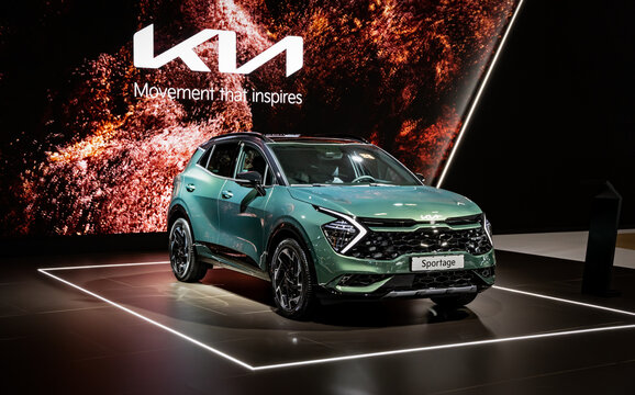 2023 Kia Sportage Hybrid SUV car