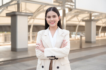 Portrait of young beautiful businesswoman in modern city