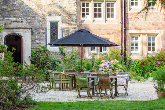 Al Fresco Dining 