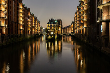 Obraz premium Speicherstadt Hamburg bei Nacht