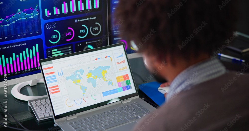 Aufkleber african businessman using analytics data kpi dashboard