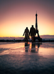 Lever du soleil à la Tour Eiffel de PARIS 