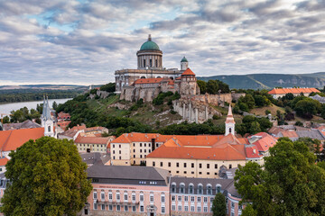 Obraz premium Panoramic view from Esztegom with river Danube