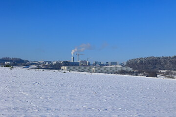 Blick auf ein Entwicklungszentrum bei Weissach im Winter