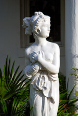 Statue of a partly naked woman