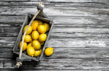 Whole fresh lemons in the box.