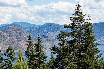 Beauitful lake, foret and mountain scene, British columbia, Canada