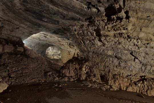Caving Expedition to explore the caves of the Tongzi mastersystem in northern Wulong County, Chongqing Province of China