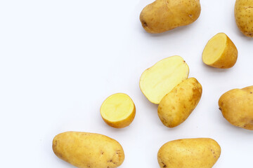 Fototapeta na wymiar Raw potatoes isolated on white background