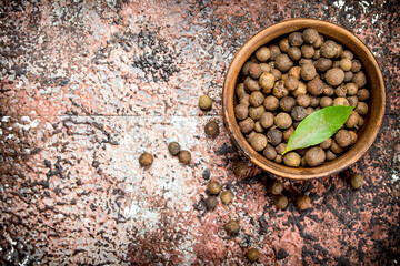 Pepper peas in a bowl and Bay leaf.