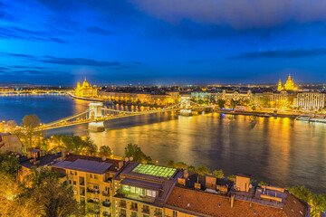Naklejka premium Budapest Hungary, city skyline night at Danube River with Chain Bridge and Hungarian Parliament