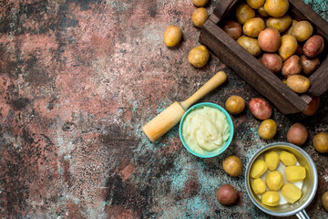 Mashed potatoes in a bowl.