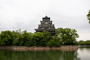 雨の日の広島城