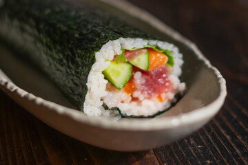 手作りの巻き寿司_断面