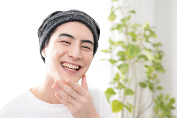 Very usable beauty image of a man with a hair band, looking at the camera, up.