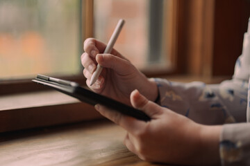 S. setting goals on a tablet while working at a café.