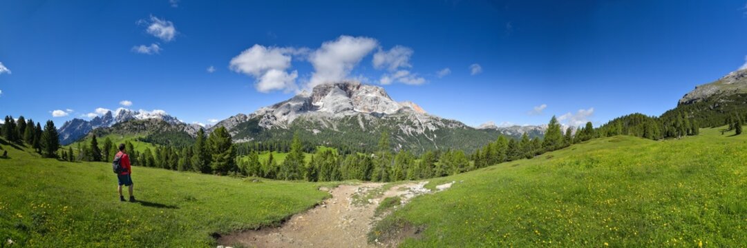 Alpenländische Landschaft in den Dolomiten