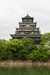 雨の日の広島城