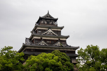 Fototapeta na wymiar 雨の日の広島城