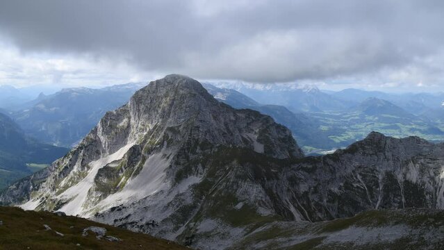 Zeitraffer Scheiblingstein mit Blick auf Gro&szlig;en Pyhrgas, Haller Mauern, Steiermark, Ober&ouml;sterreich