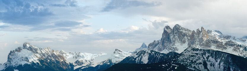 Fototapeta na wymiar Beautiful winter mountain panorama. View from Rittner Horn (Italy). 
