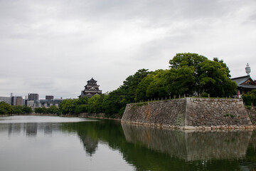 雨の日の広島城