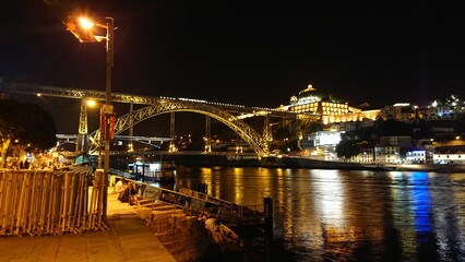 Fototapeta na wymiar Puente sobre el duero