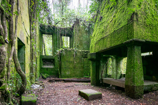 Ruinas de la granja de las salinas de Ull&oacute;, en Vilaboa (Galicia, Espa&ntilde;a)