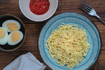 pasta with sauce and aggs