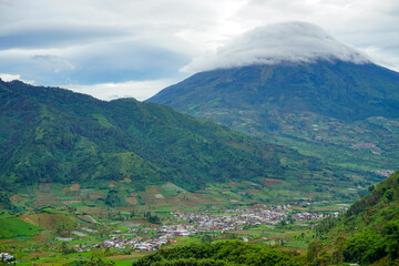 Obraz premium Beautiful natural view. Mountain Sindoro with clouds of Dieng. 